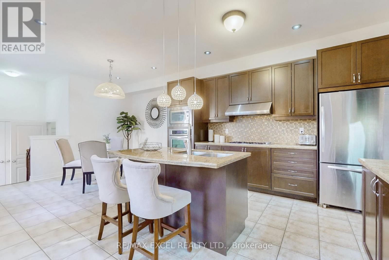 553 RIVERLANDS AVENUE Image 13