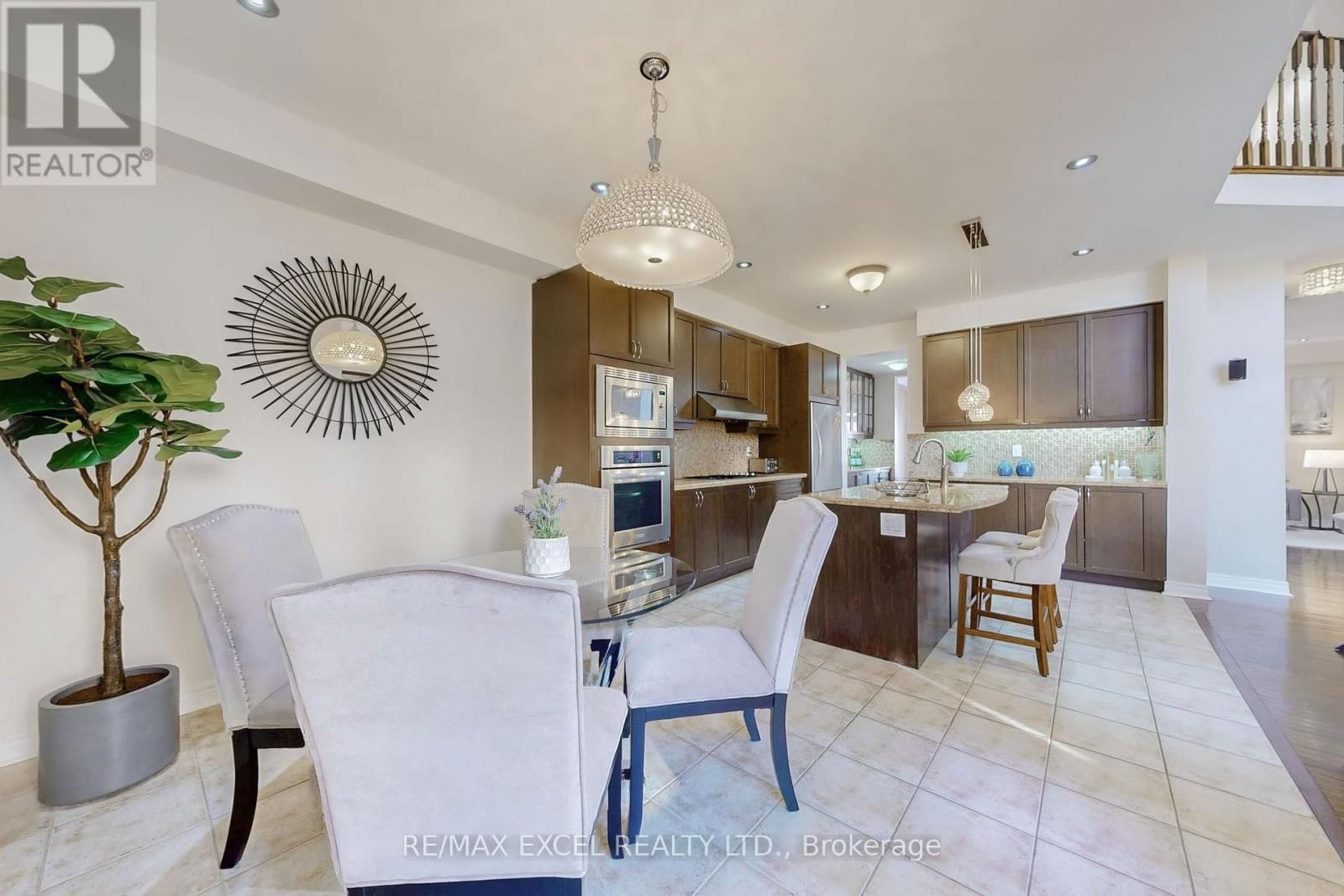 553 RIVERLANDS AVENUE Image 15