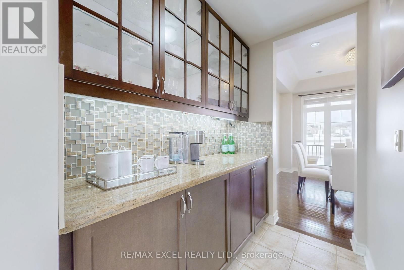 553 RIVERLANDS AVENUE Image 16