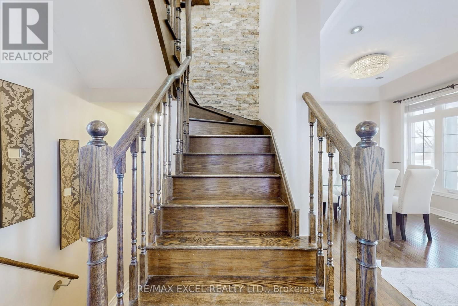 553 RIVERLANDS AVENUE Image 21