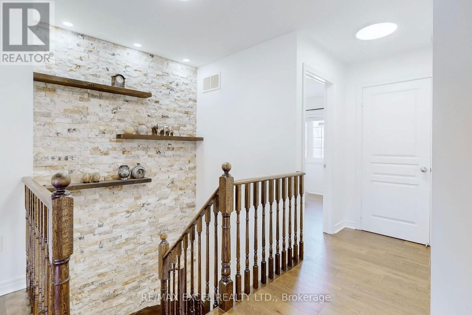 553 RIVERLANDS AVENUE Image 22
