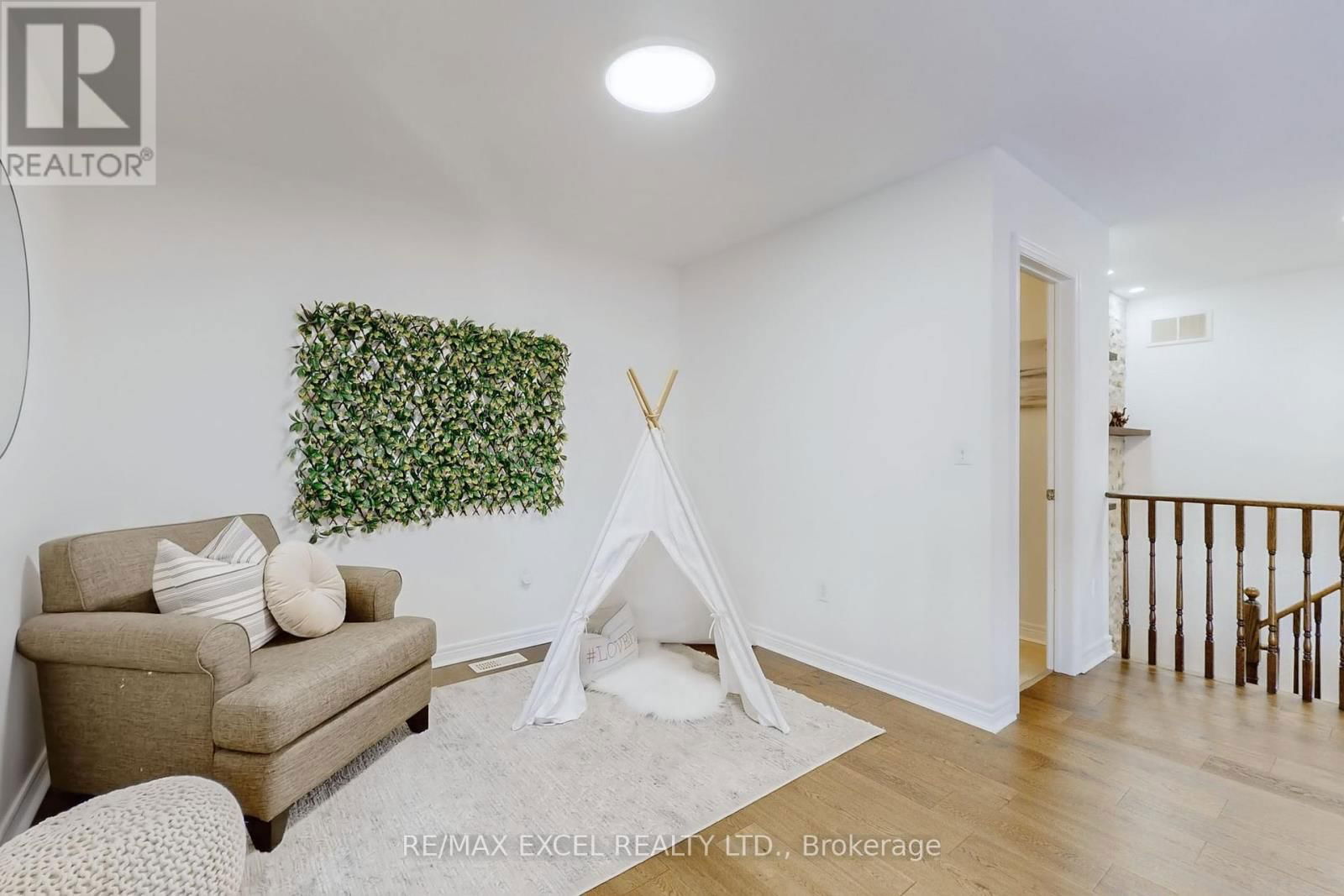 553 RIVERLANDS AVENUE Image 24