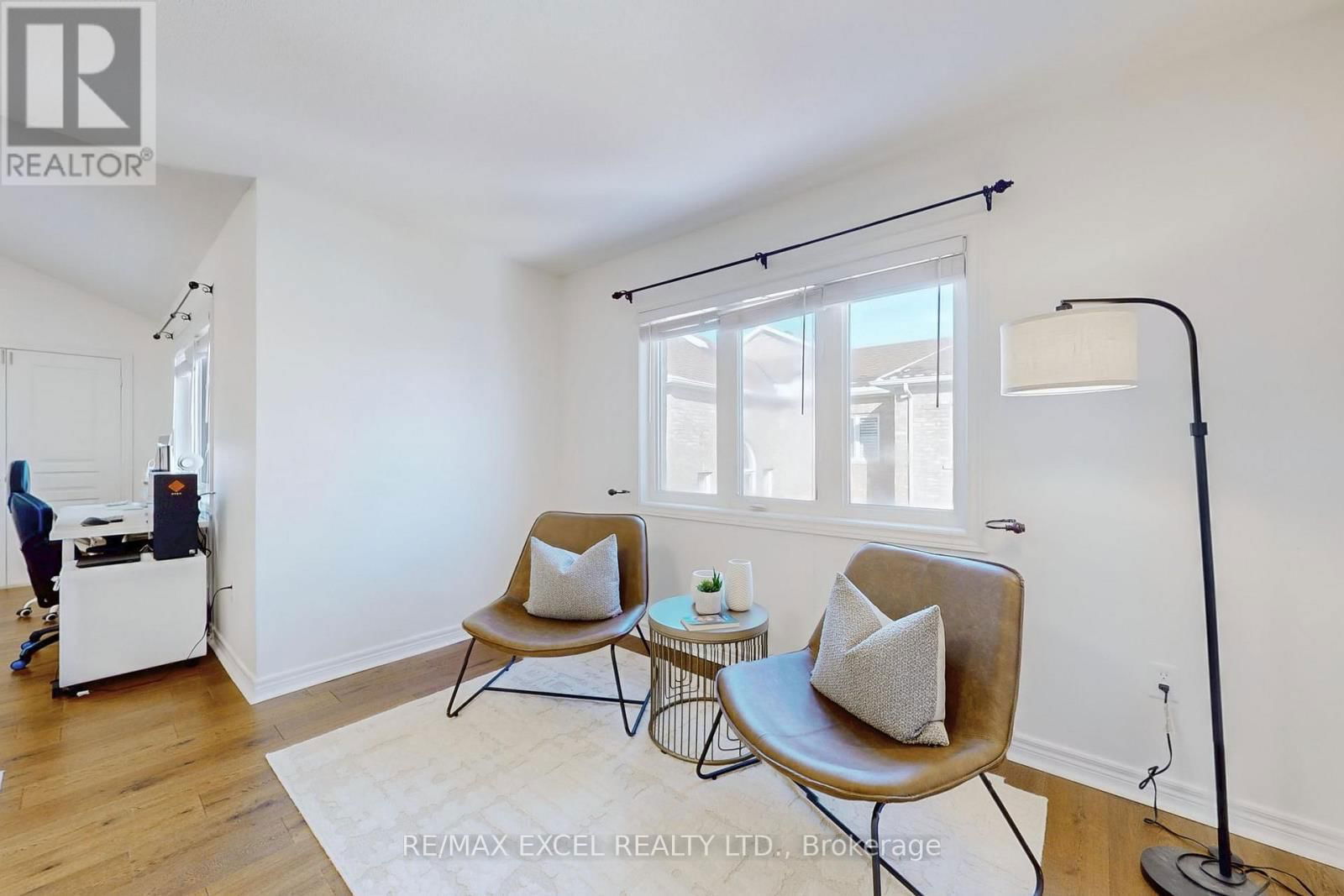 553 RIVERLANDS AVENUE Image 28