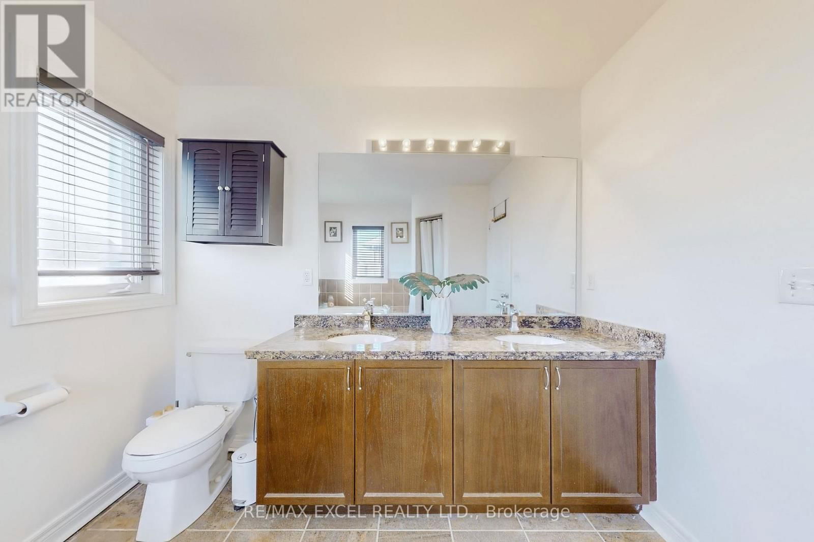 553 RIVERLANDS AVENUE Image 29