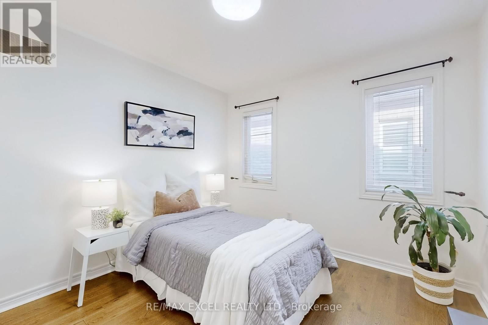 553 RIVERLANDS AVENUE Image 31