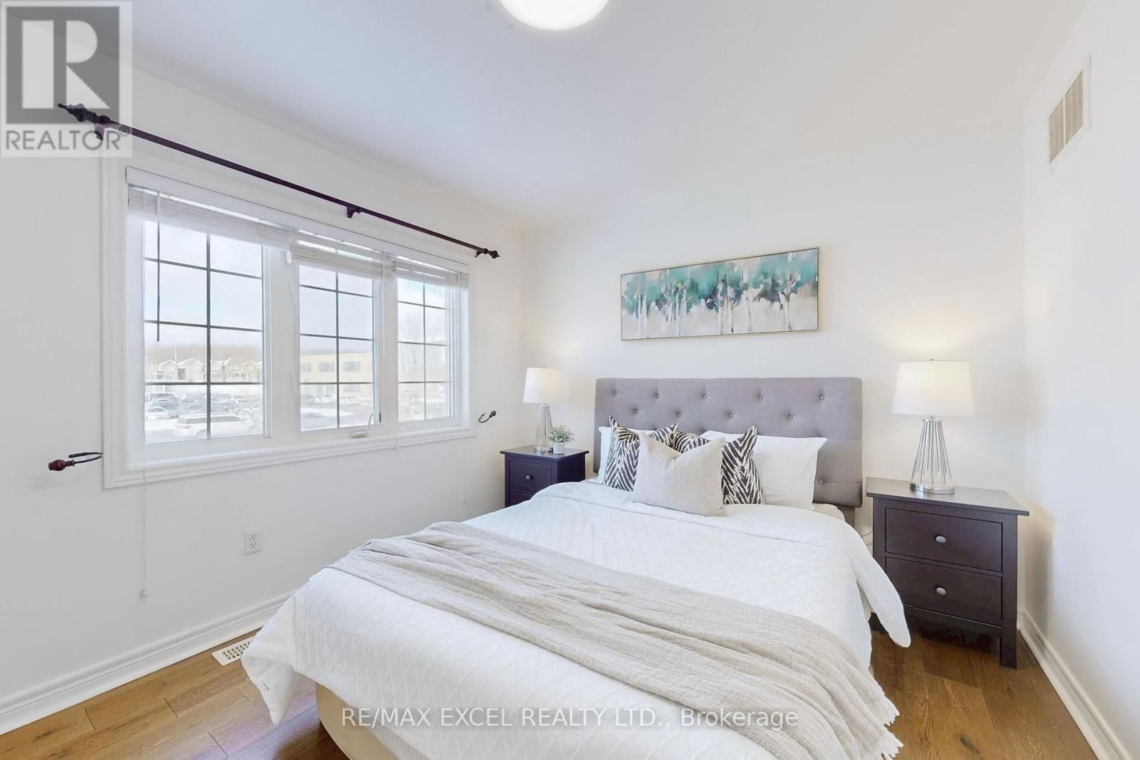 553 RIVERLANDS AVENUE Image 33