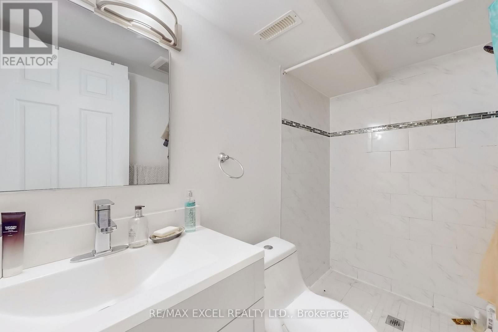 553 RIVERLANDS AVENUE Image 38