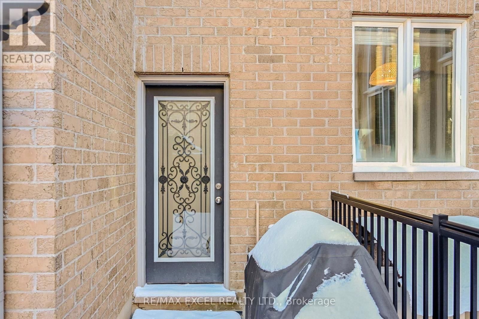 553 RIVERLANDS AVENUE Image 41
