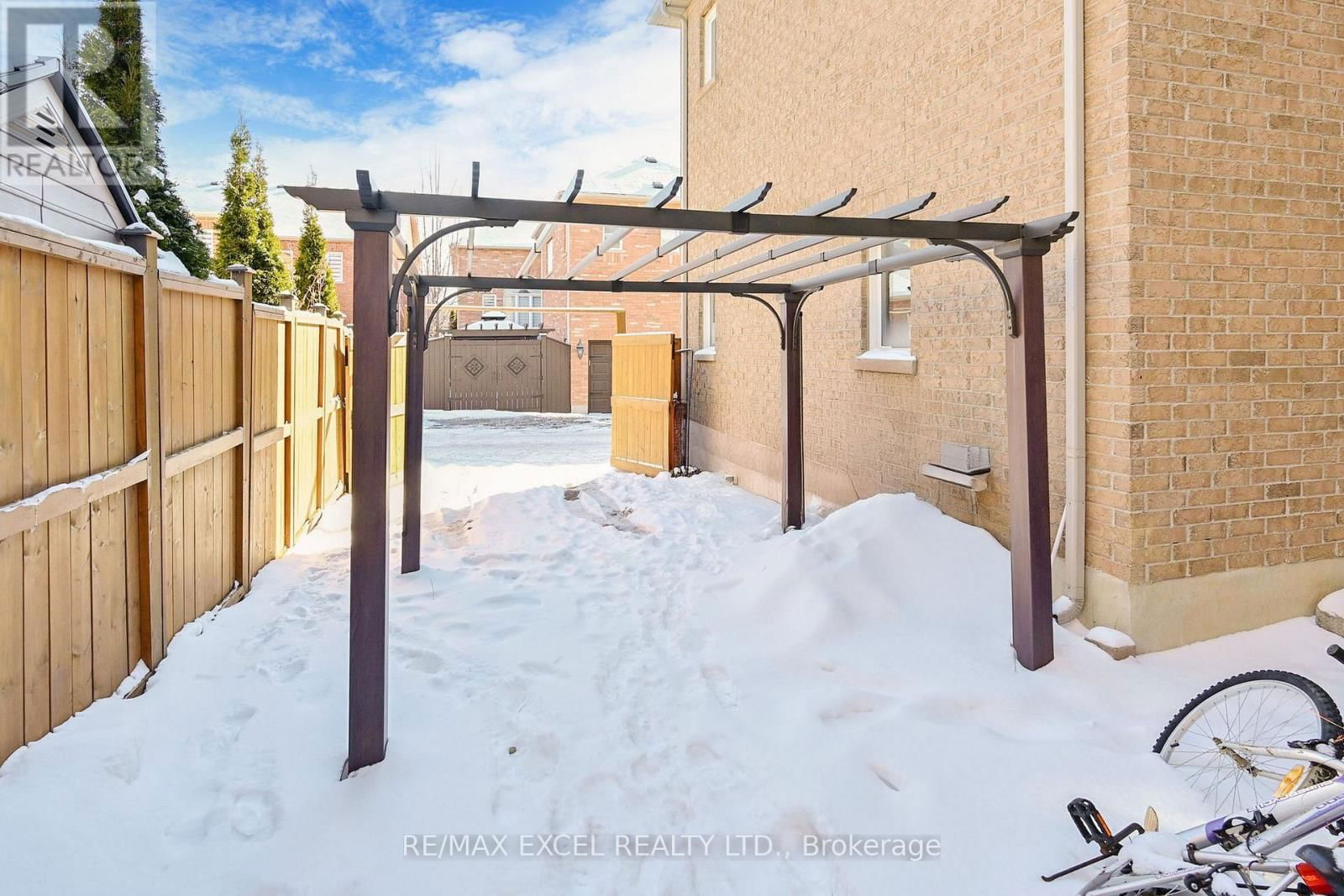 553 RIVERLANDS AVENUE Image 42