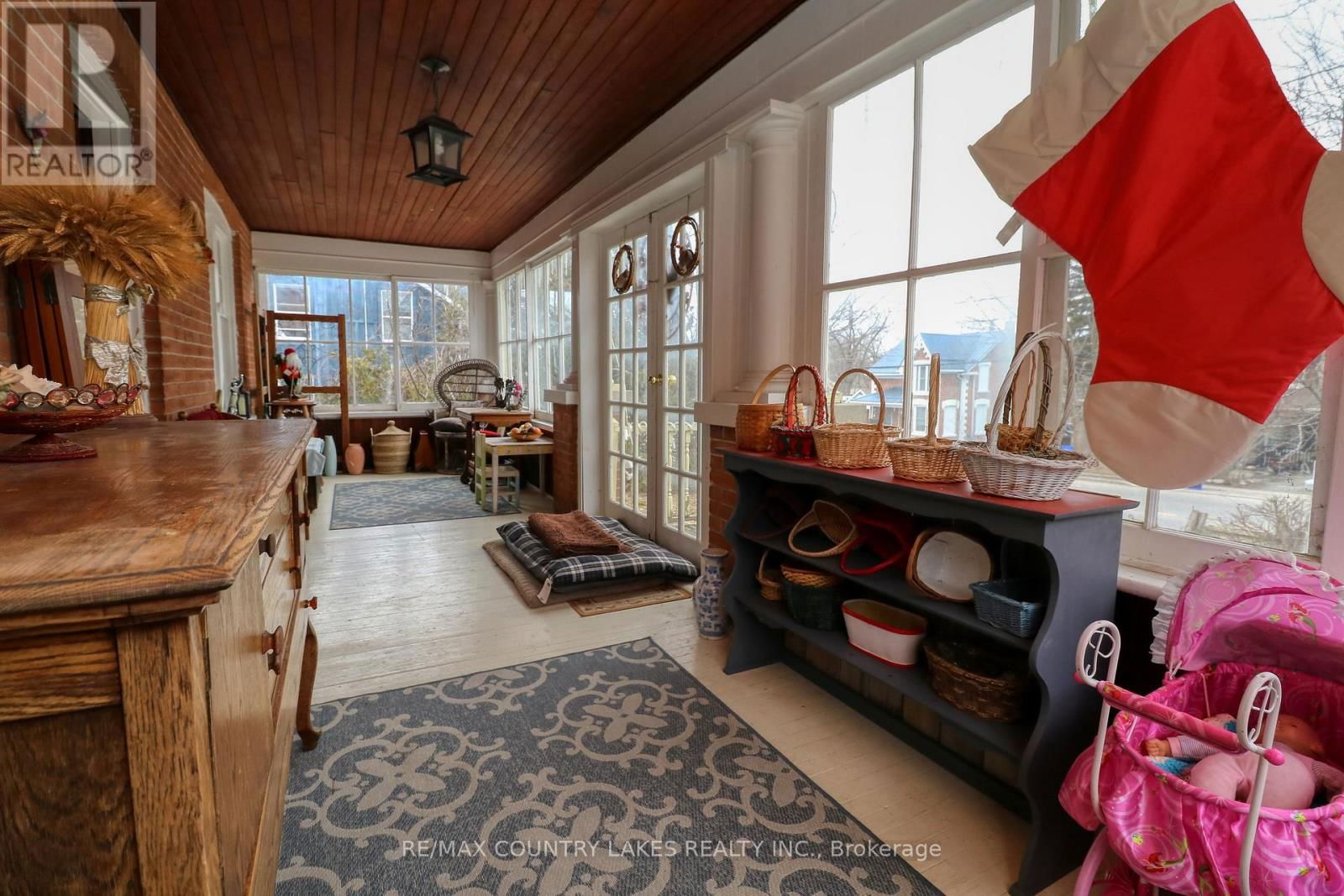 483 SIMCOE STREET Image 11