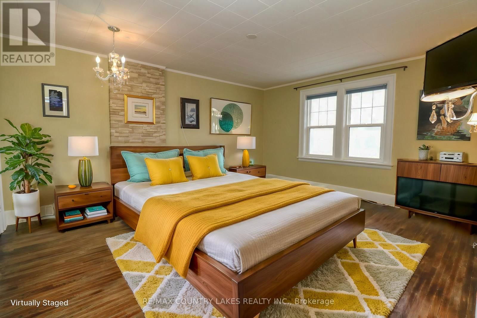 483 SIMCOE STREET Image 12