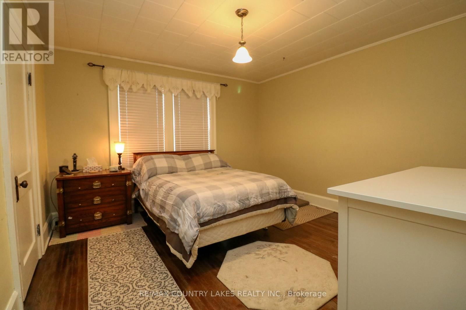 483 SIMCOE STREET Image 16