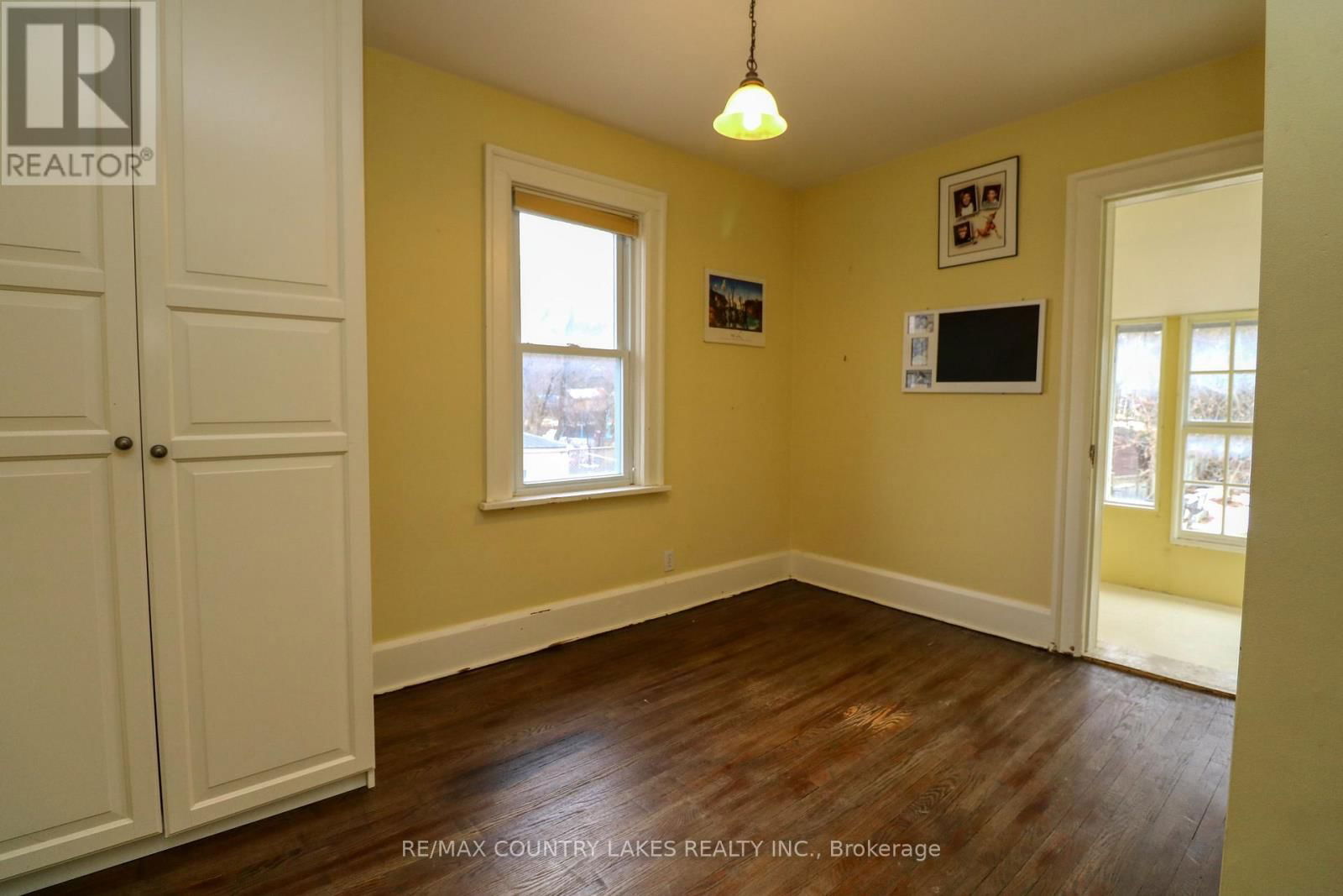 483 SIMCOE STREET Image 17