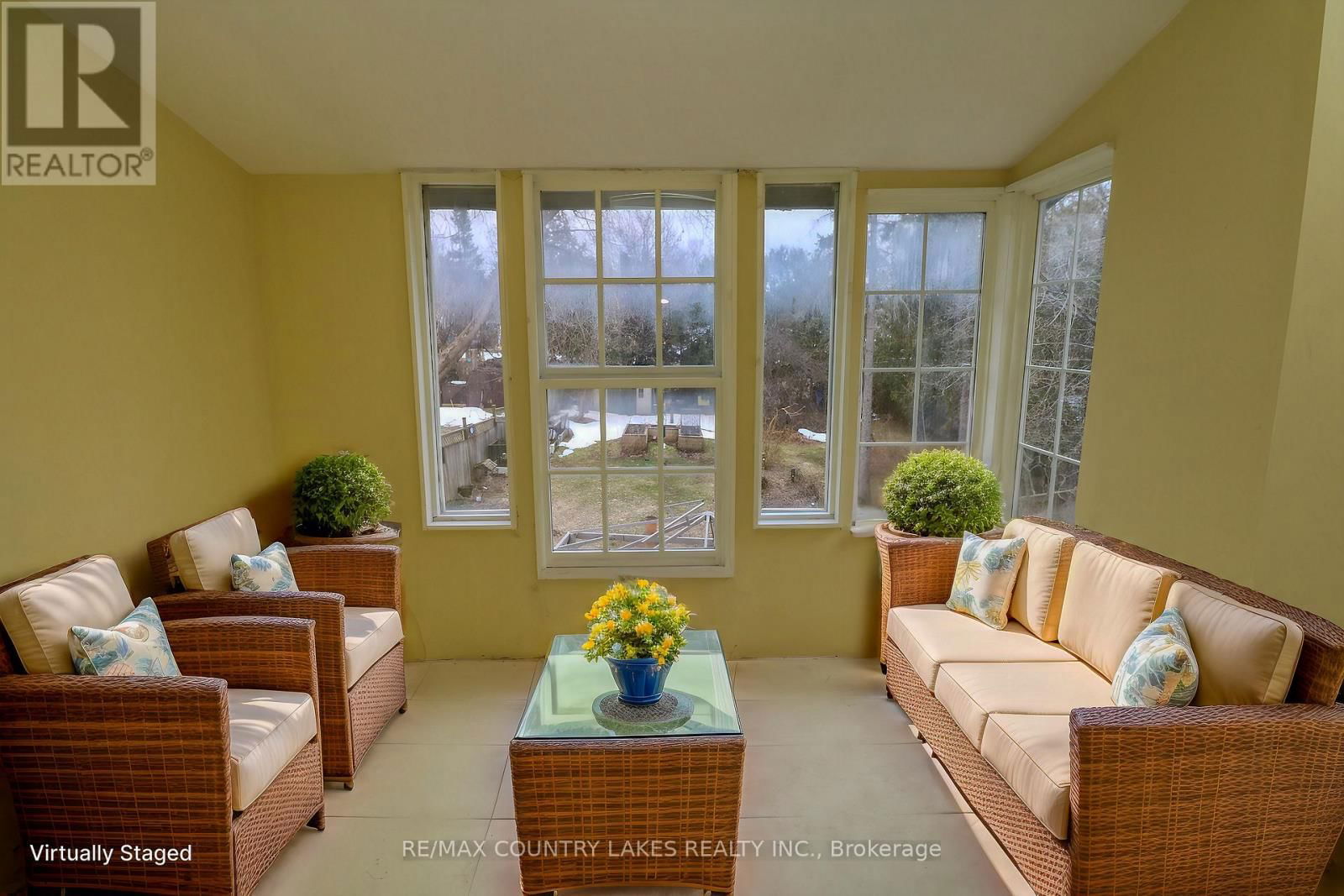 483 SIMCOE STREET Image 18