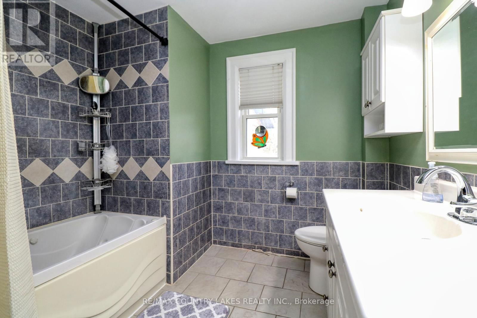 483 SIMCOE STREET Image 20