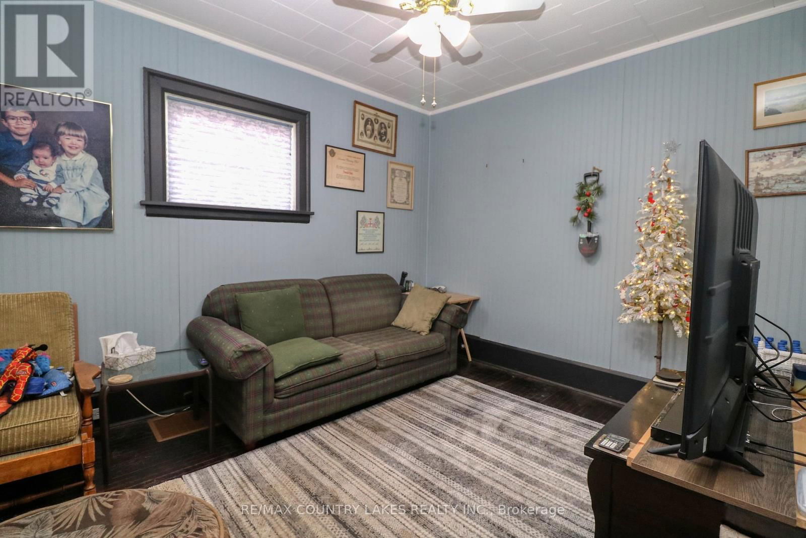 483 SIMCOE STREET Image 9