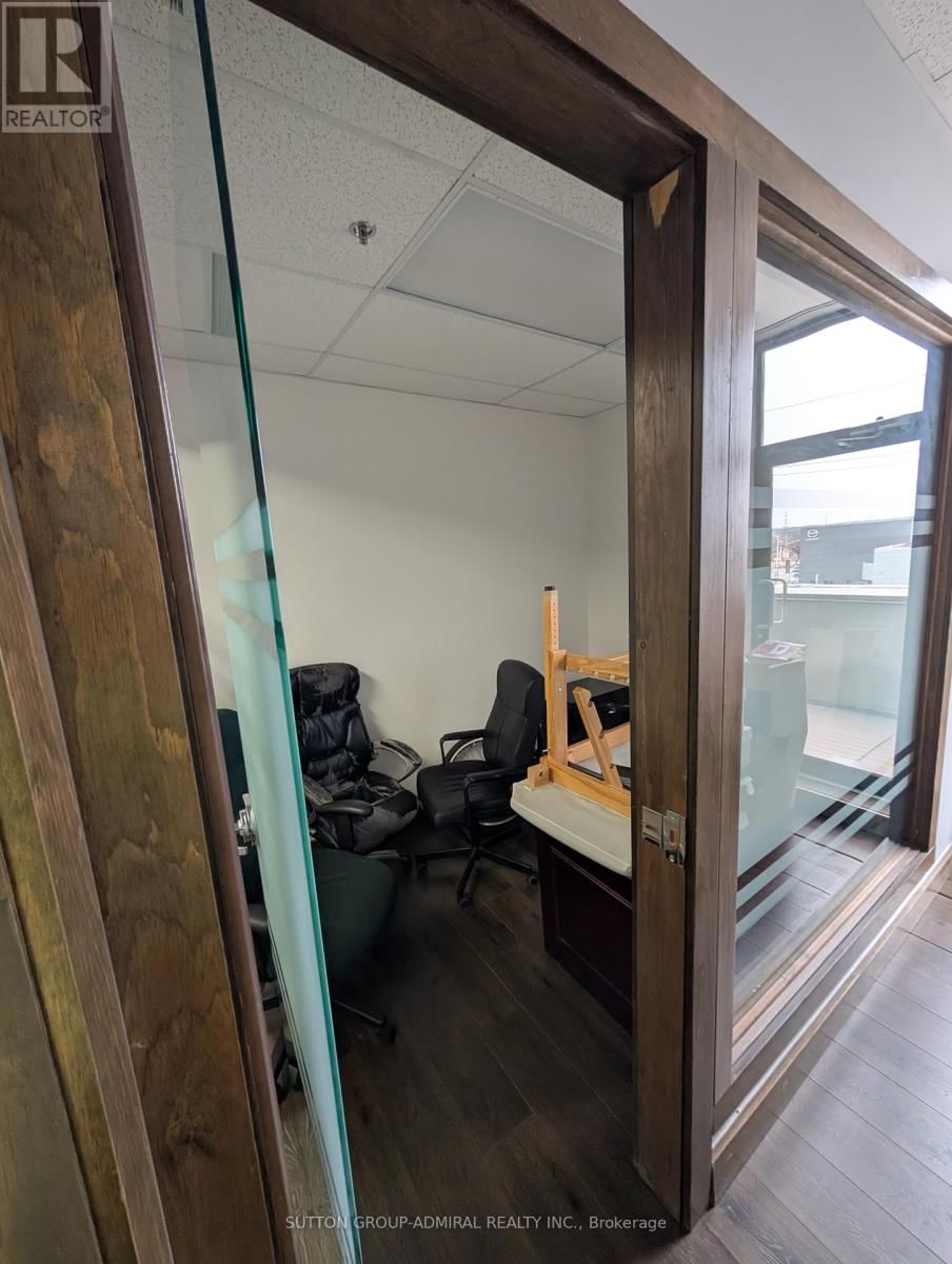 301 - 10376 YONGE STREET Image 12