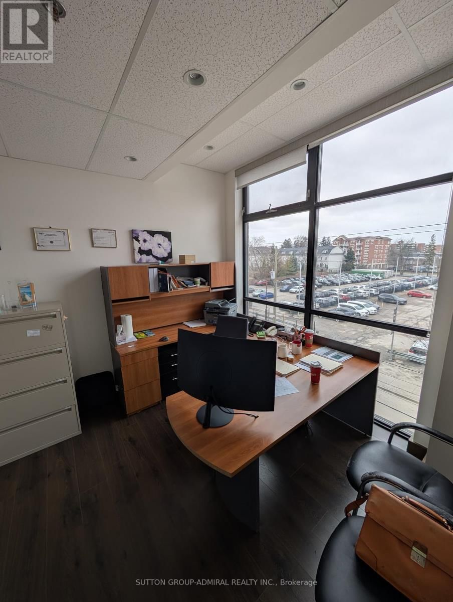 301 - 10376 YONGE STREET Image 3