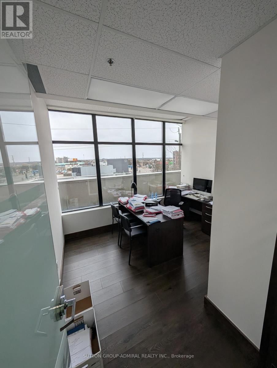 301 - 10376 YONGE STREET Image 5