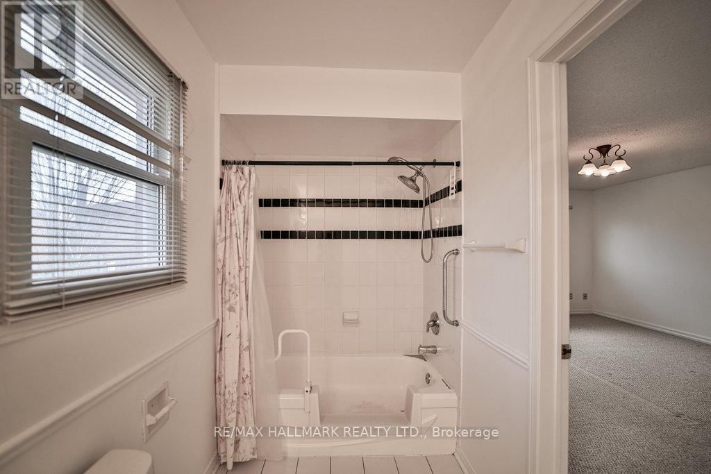 51 QUEENSMILL COURT Image 16