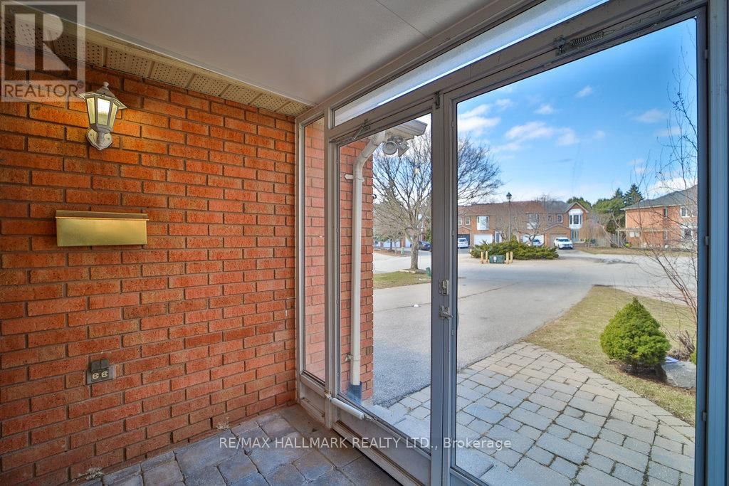 51 QUEENSMILL COURT Image 26