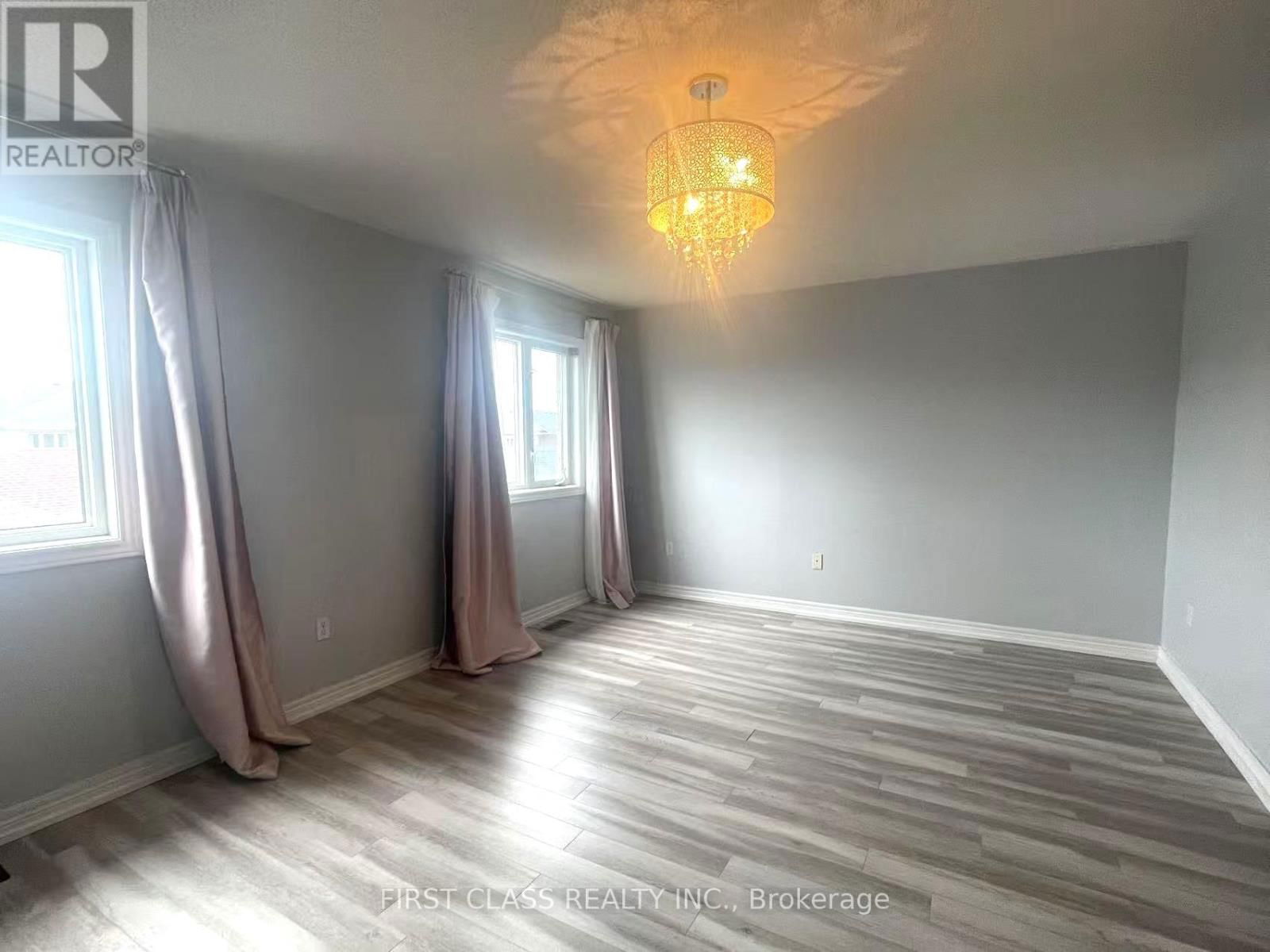 35 WEST NORMANDY DRIVE Image 10