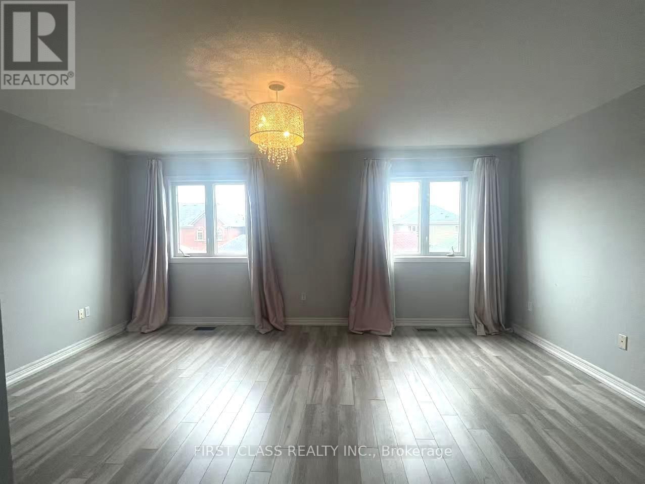 35 WEST NORMANDY DRIVE Image 11