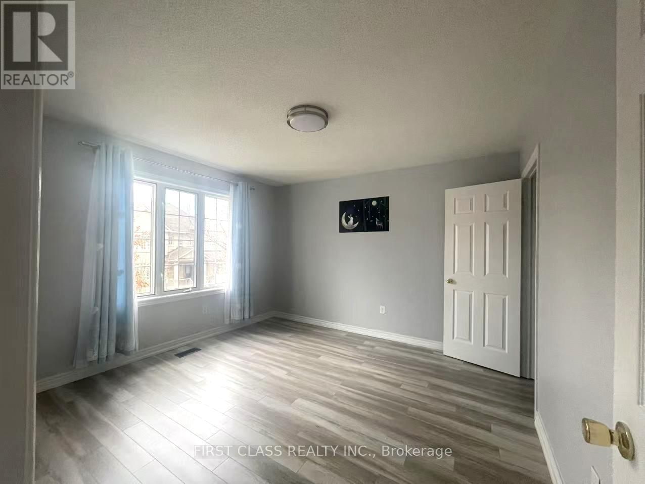 35 WEST NORMANDY DRIVE Image 14
