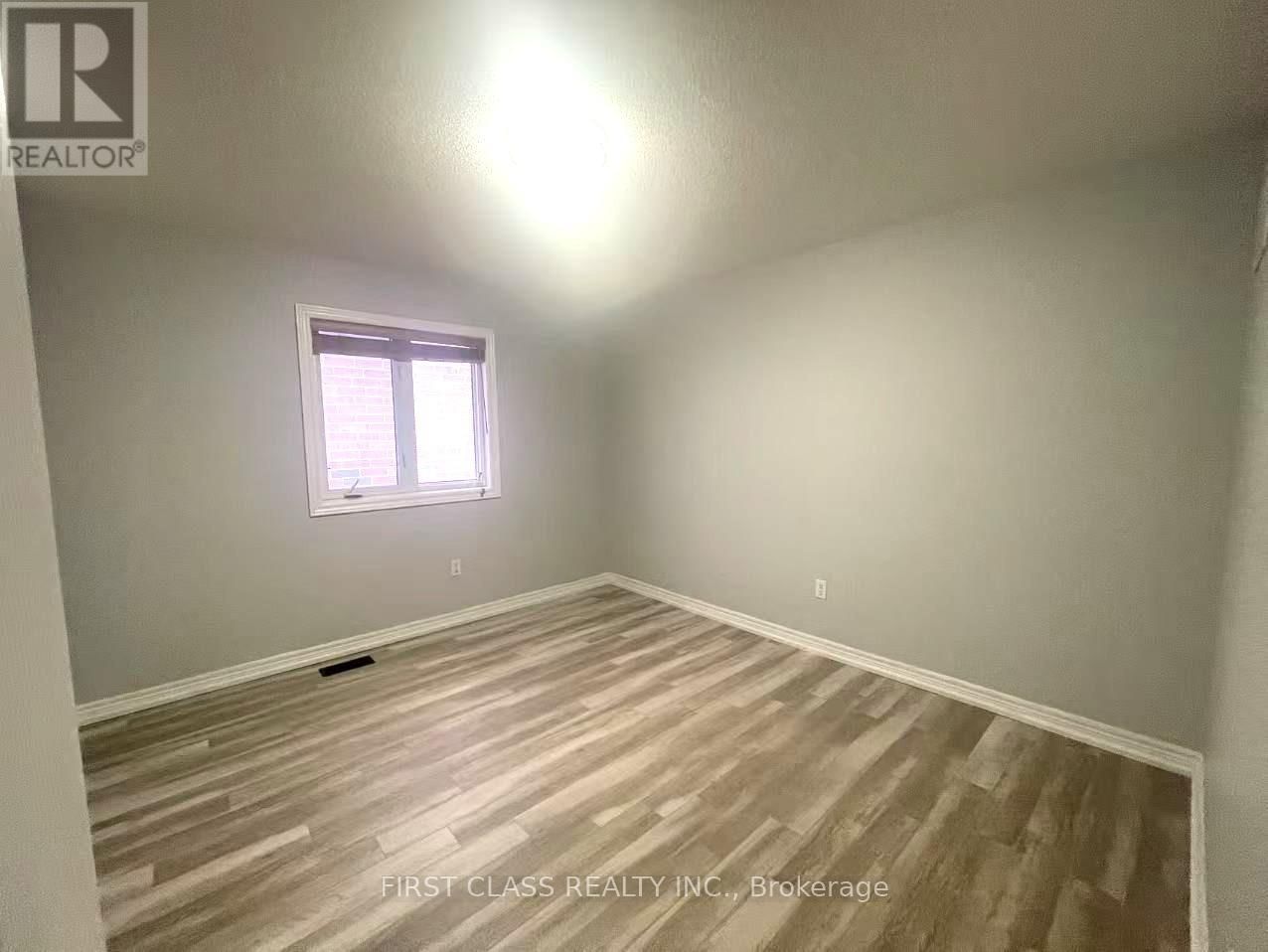 35 WEST NORMANDY DRIVE Image 15