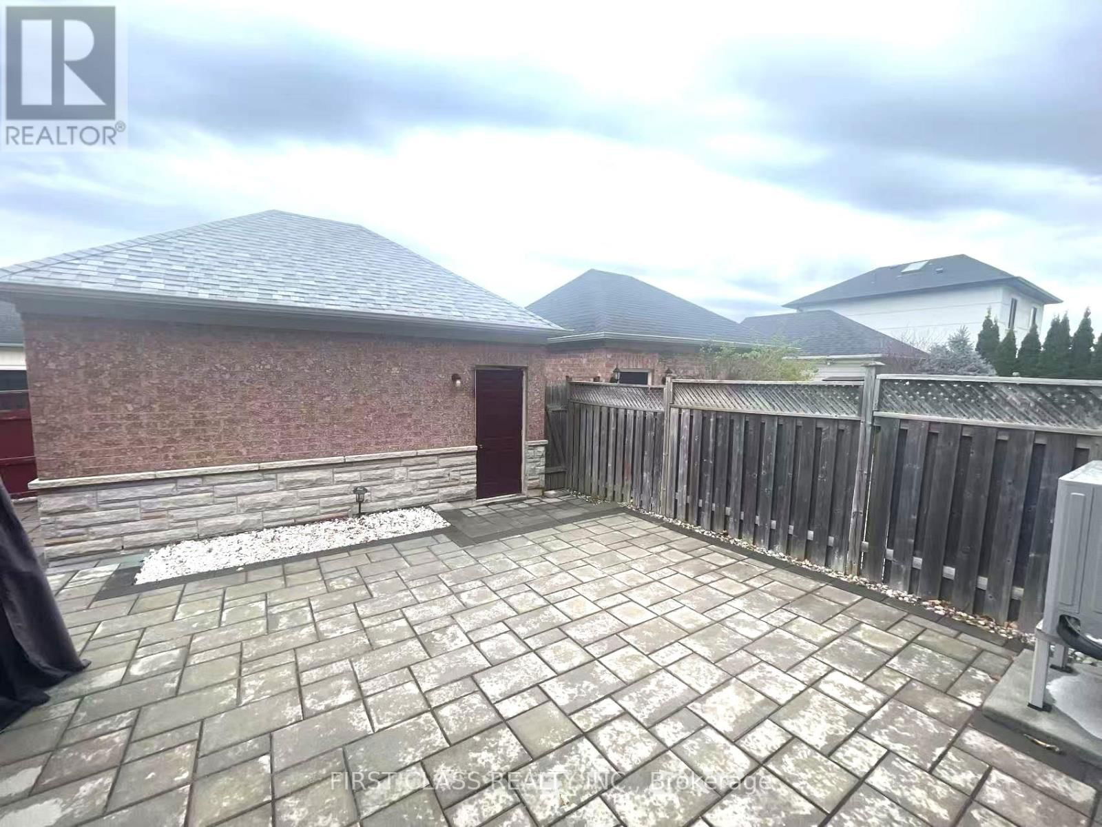 35 WEST NORMANDY DRIVE Image 16