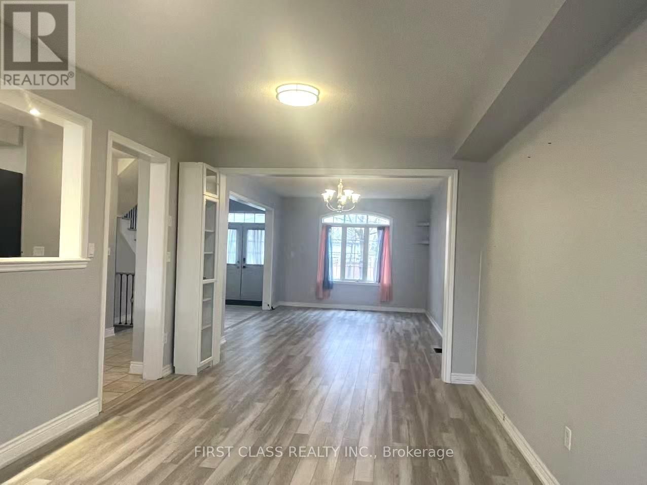 35 WEST NORMANDY DRIVE Image 3