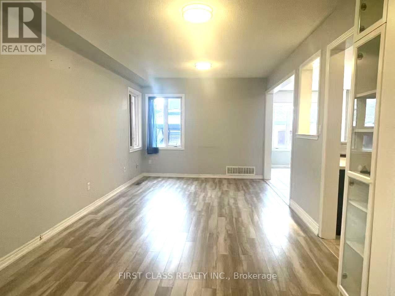 35 WEST NORMANDY DRIVE Image 4