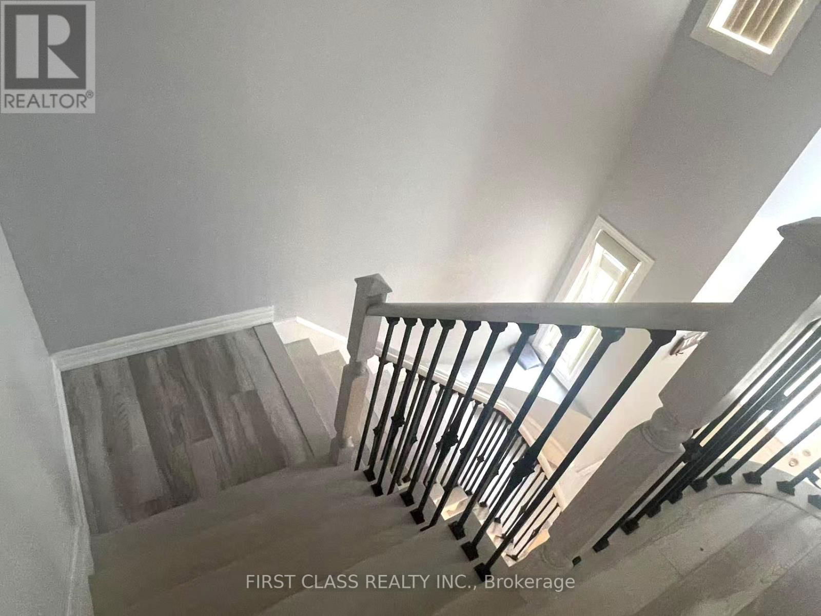 35 WEST NORMANDY DRIVE Image 5