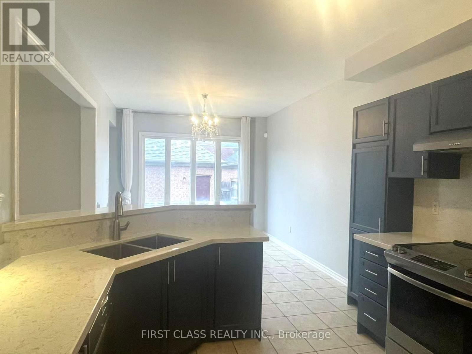 35 WEST NORMANDY DRIVE Image 7