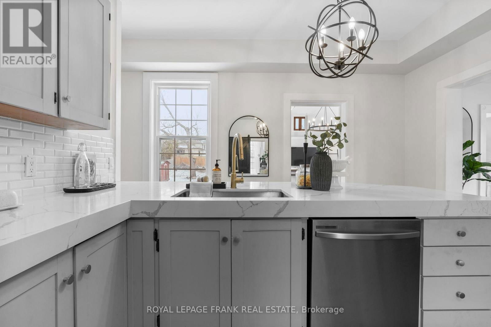 203 BROCK STREET WEST Image 11