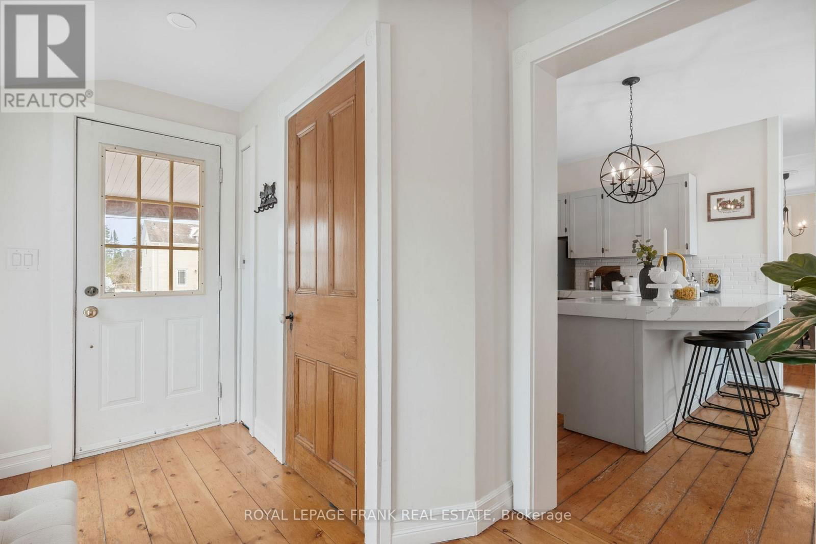 203 BROCK STREET WEST Image 18