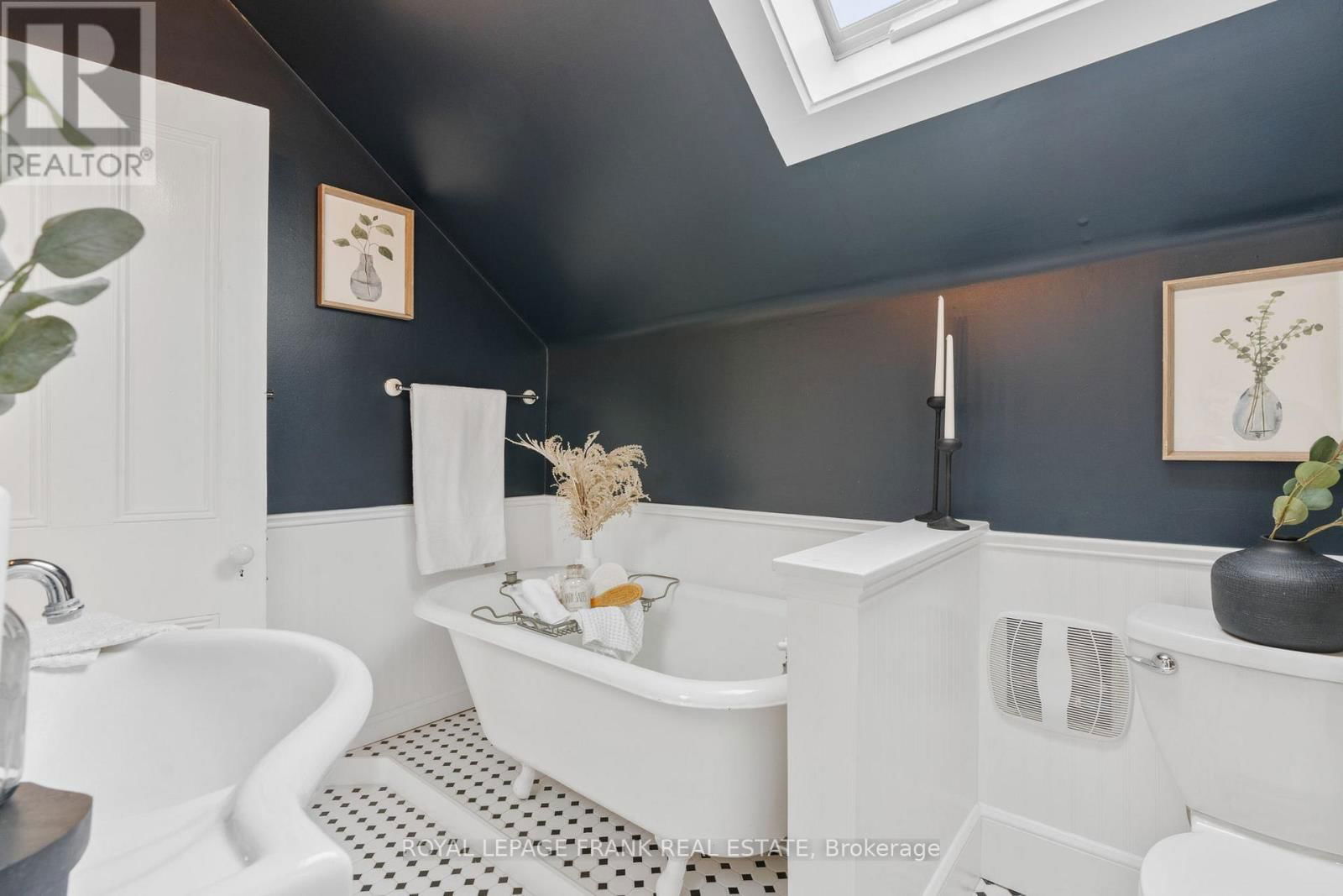 203 BROCK STREET WEST Image 21