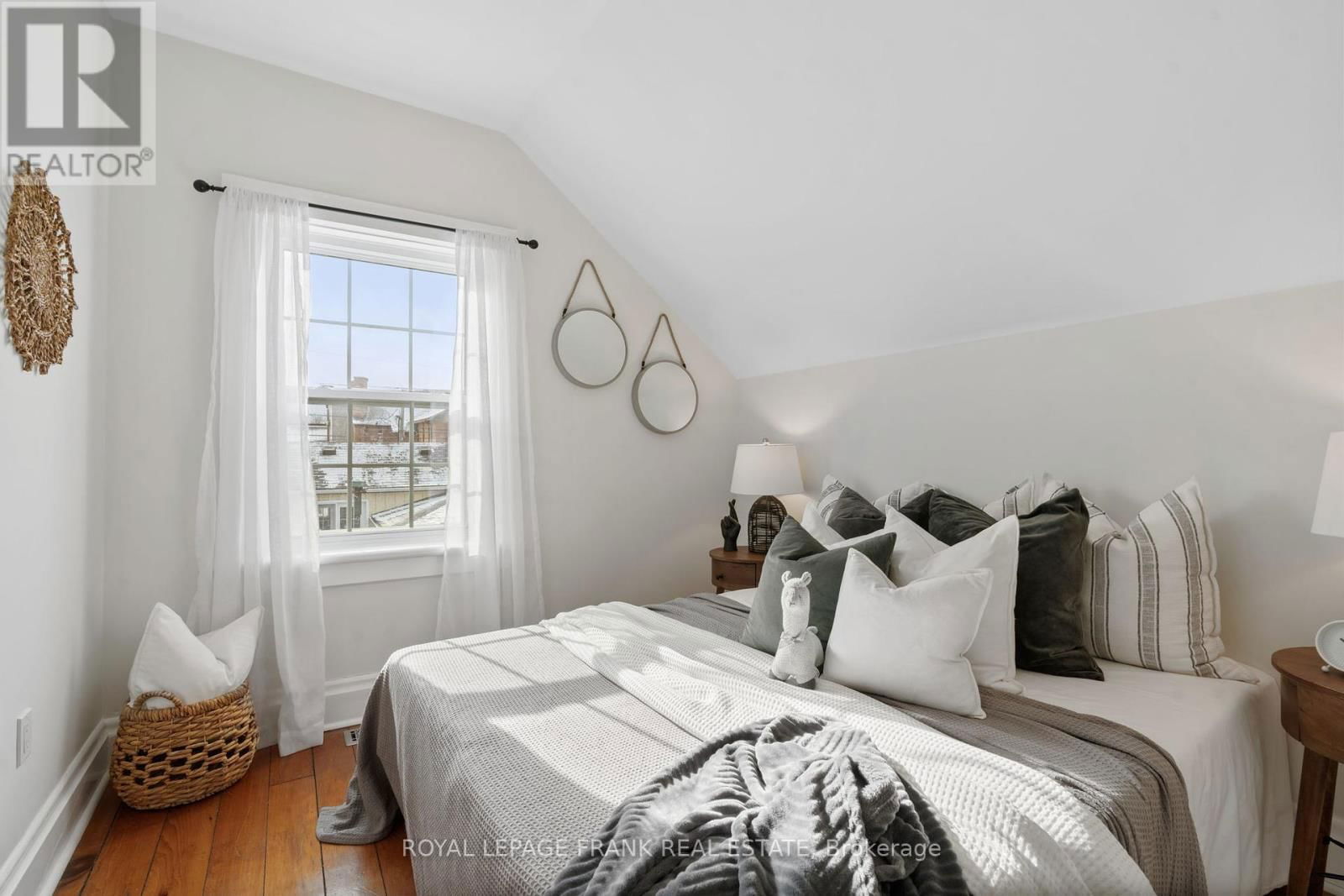 203 BROCK STREET WEST Image 27