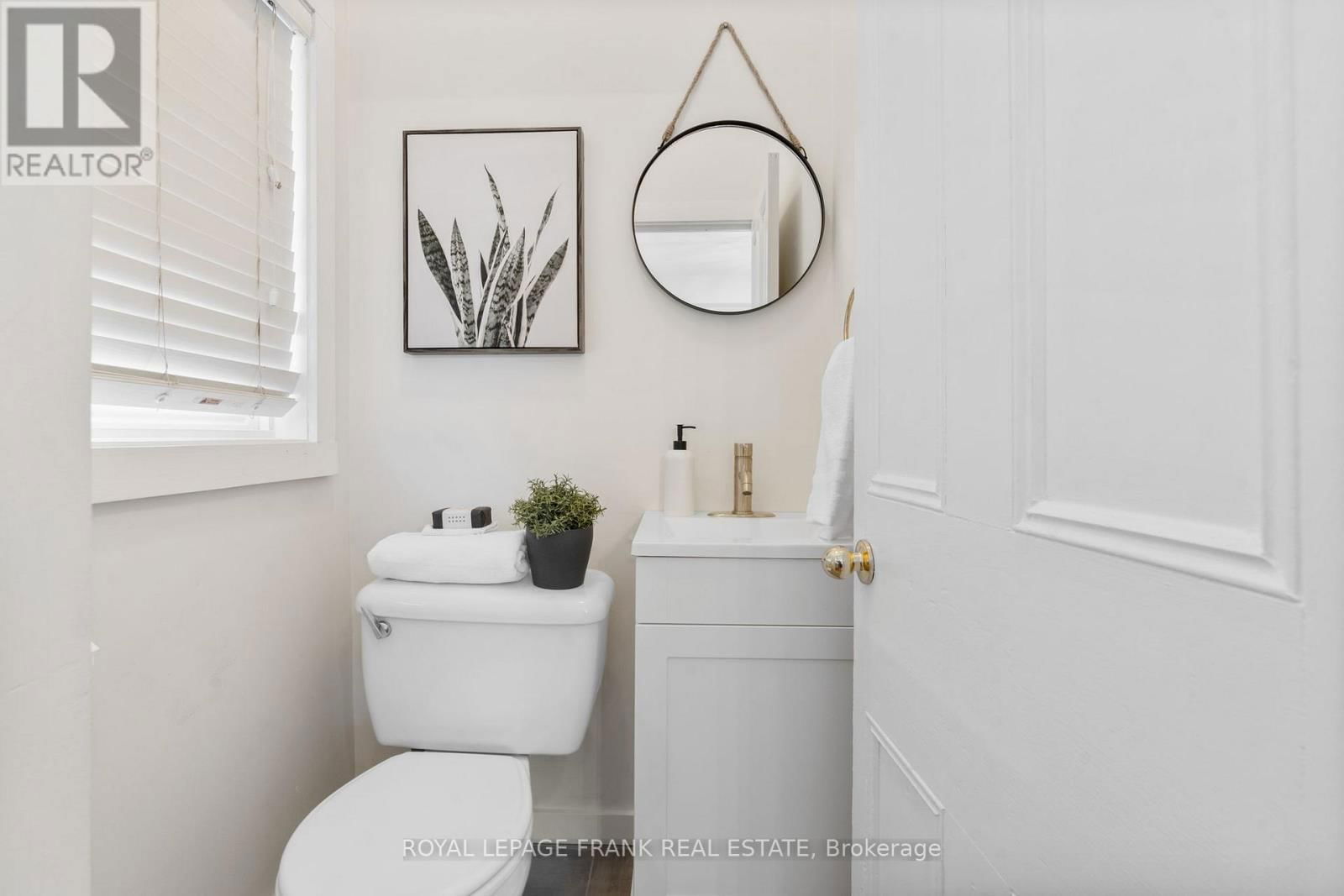 203 BROCK STREET WEST Image 32