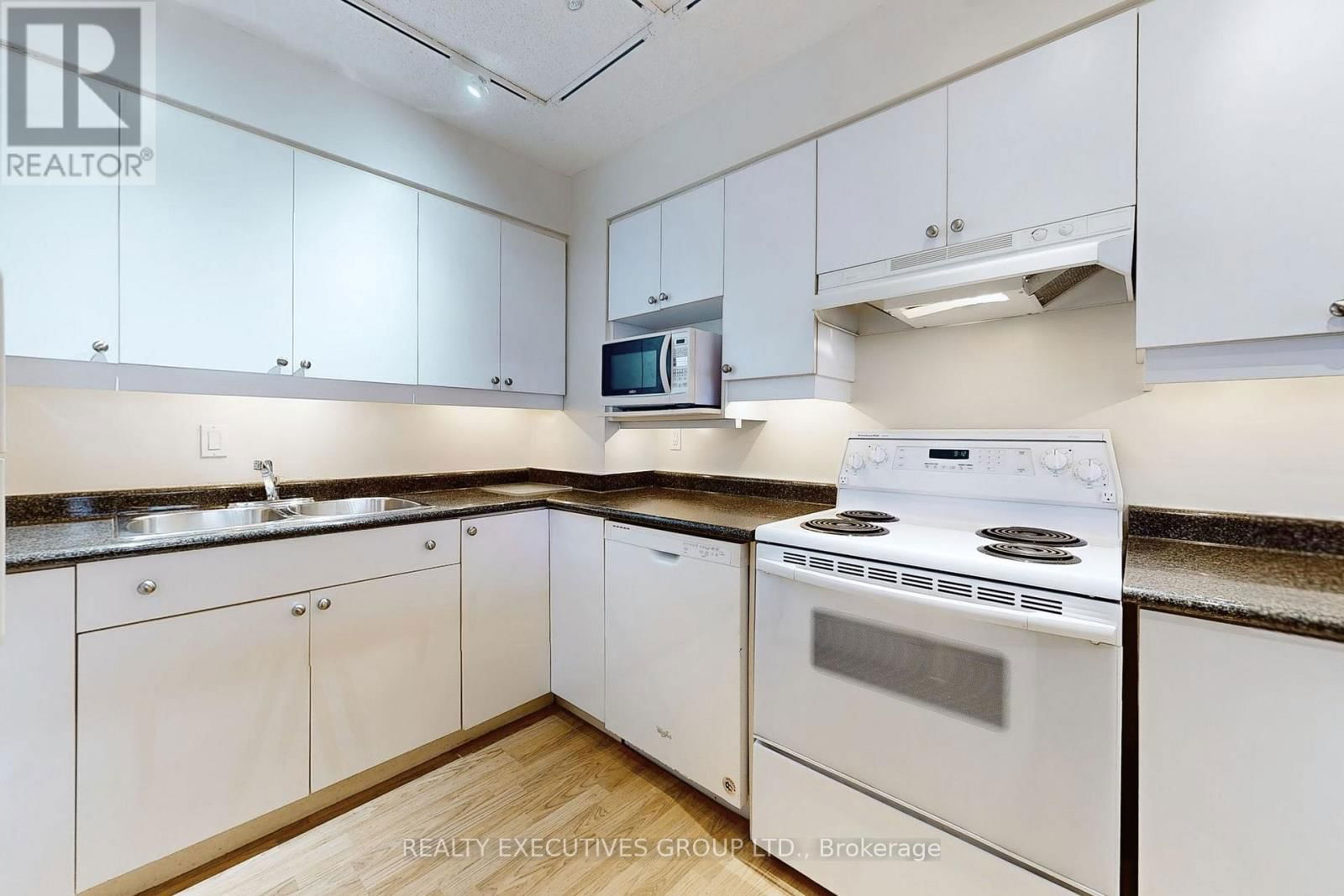 1702 - 8111 YONGE STREET Image 10