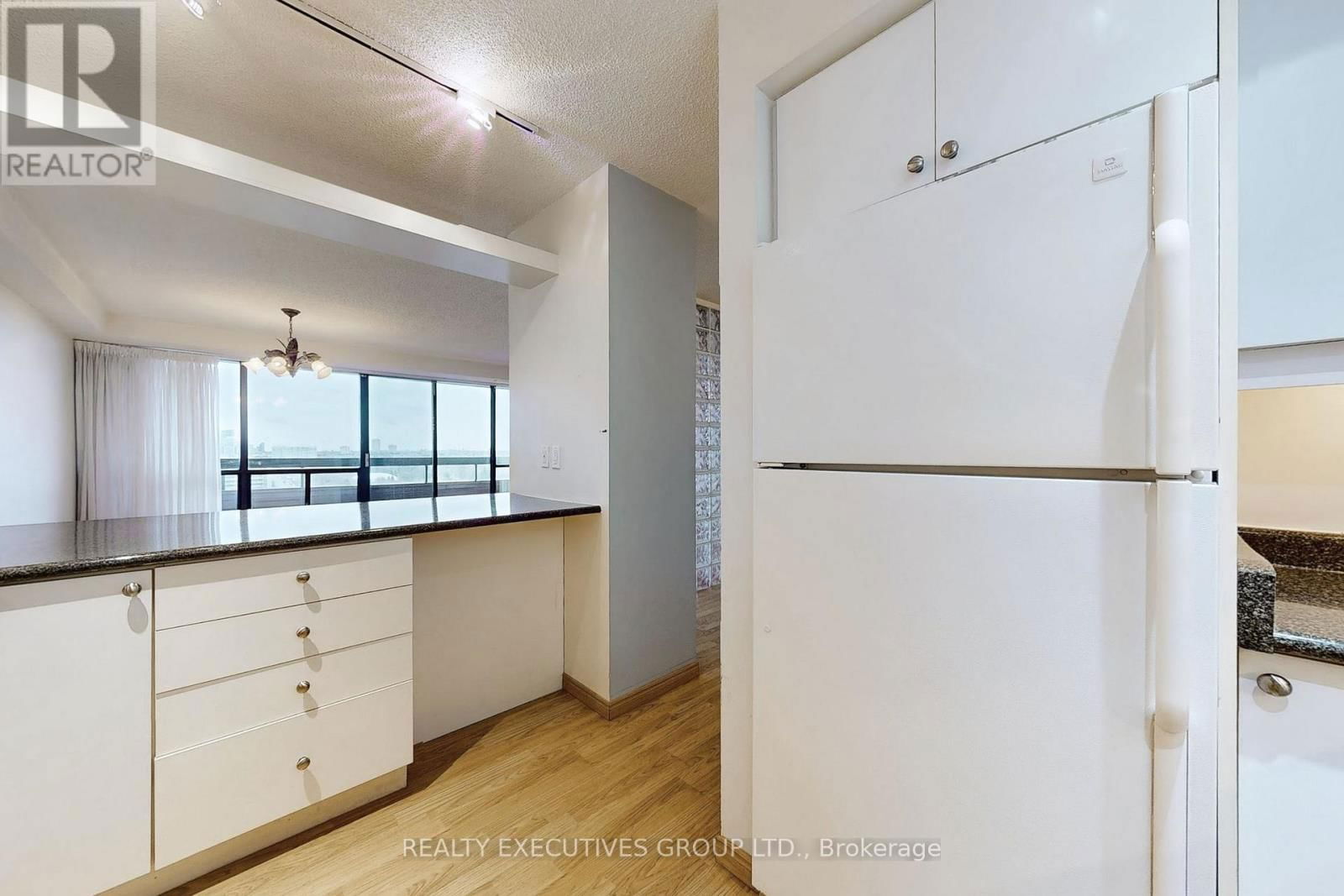 1702 - 8111 YONGE STREET Image 12