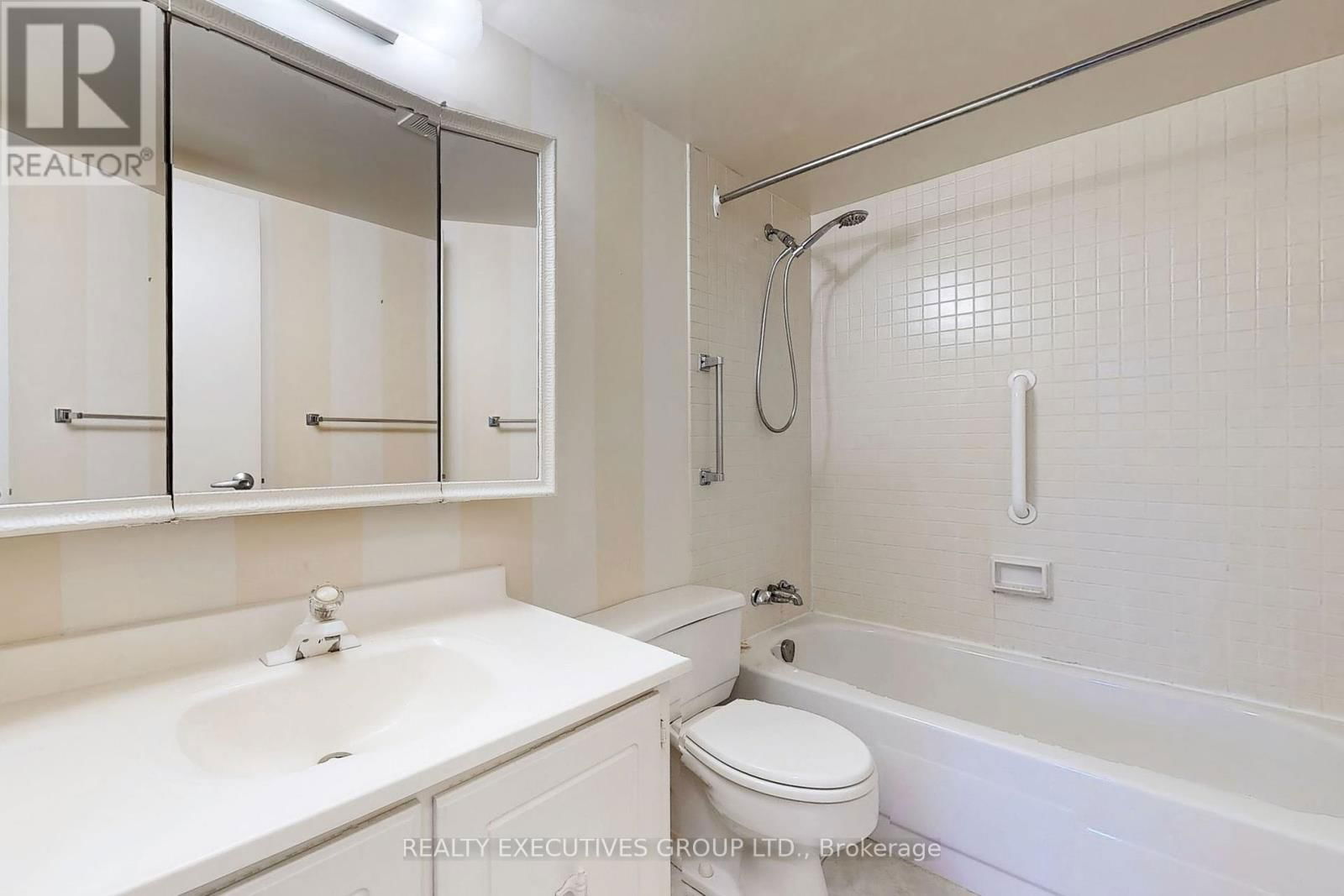 1702 - 8111 YONGE STREET Image 21