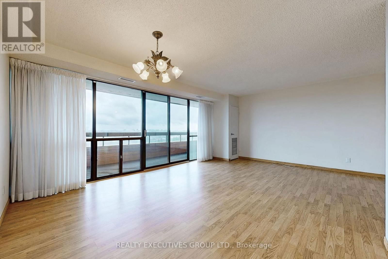 1702 - 8111 YONGE STREET Image 6