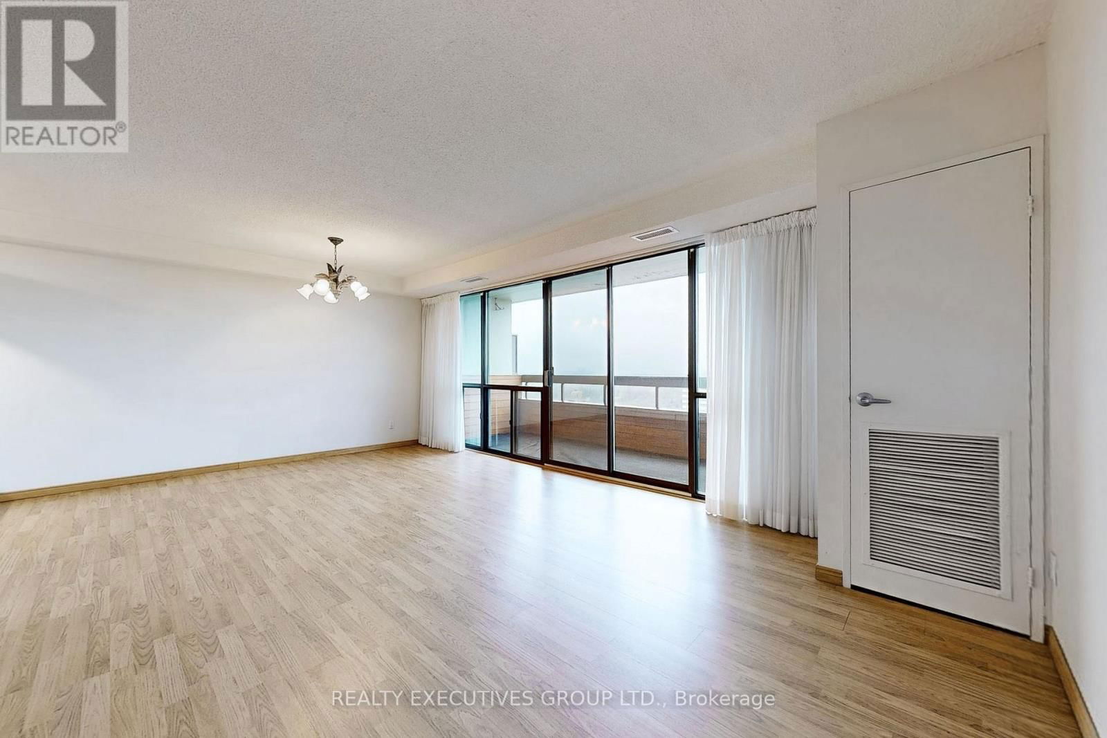1702 - 8111 YONGE STREET Image 7