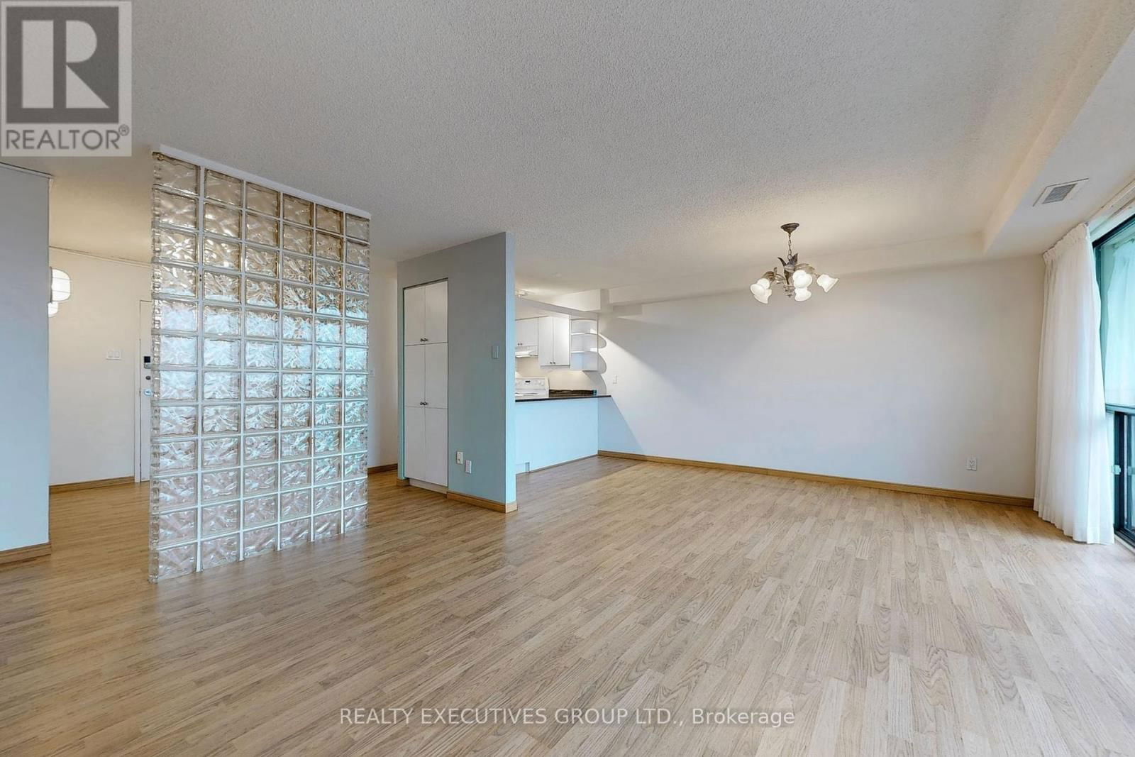 1702 - 8111 YONGE STREET Image 8