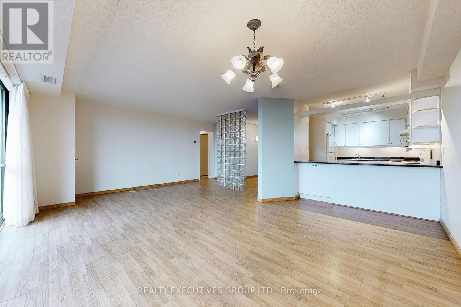 1702 - 8111 YONGE STREET Image 9