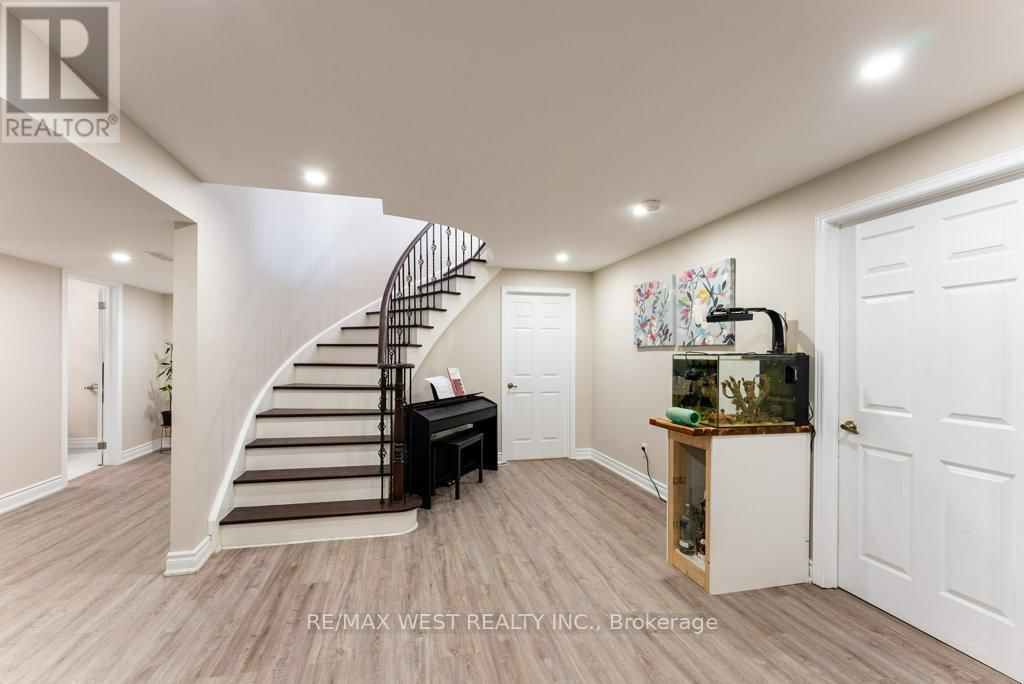 196 MAPES AVENUE Image 20