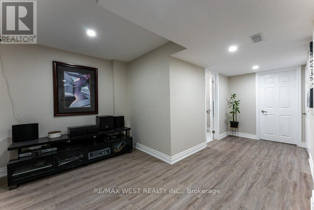 196 MAPES AVENUE Image 22