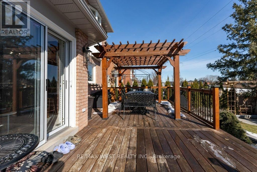 196 MAPES AVENUE Image 31
