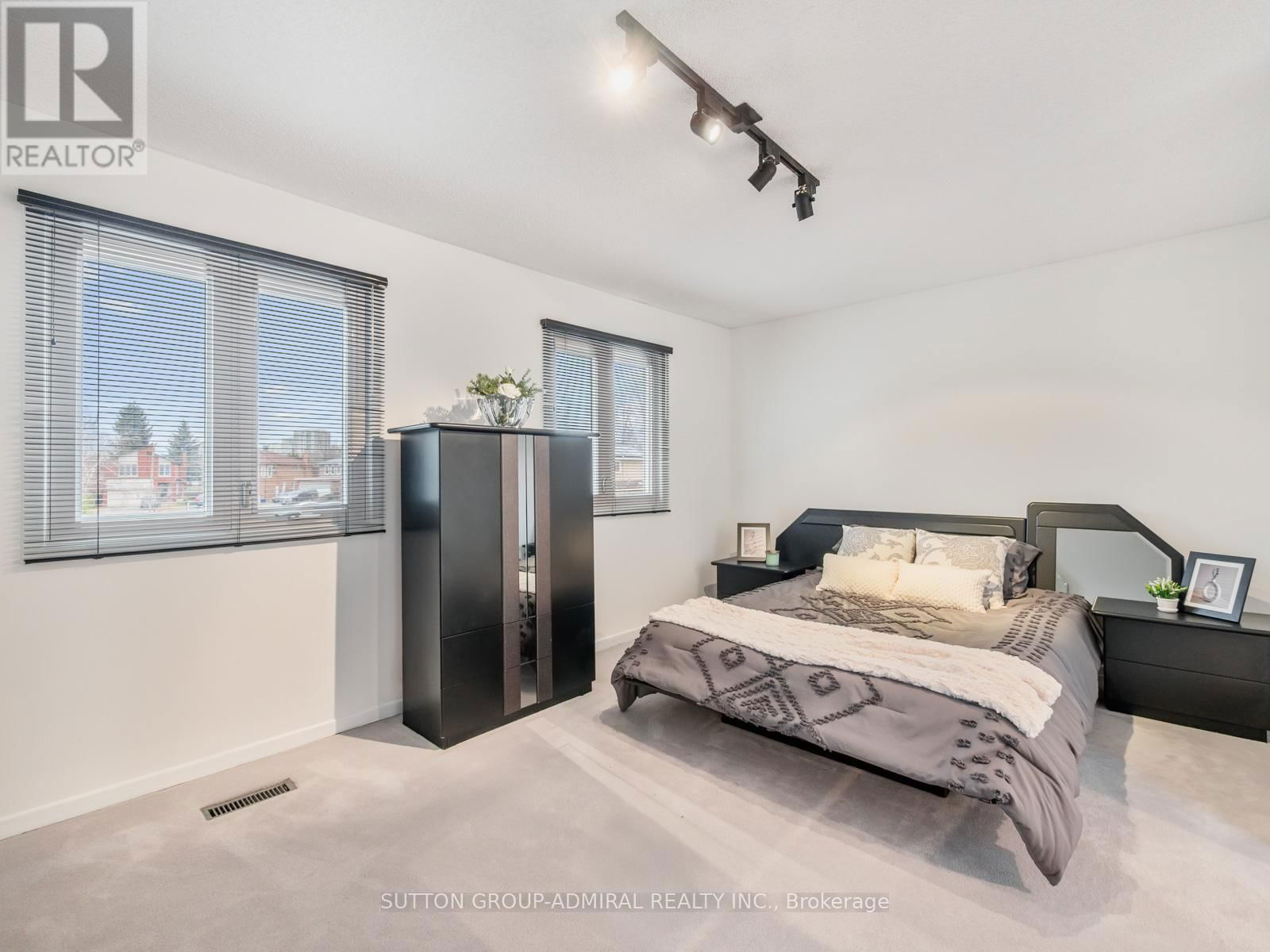61 RAMBLEWOOD LANE Image 30